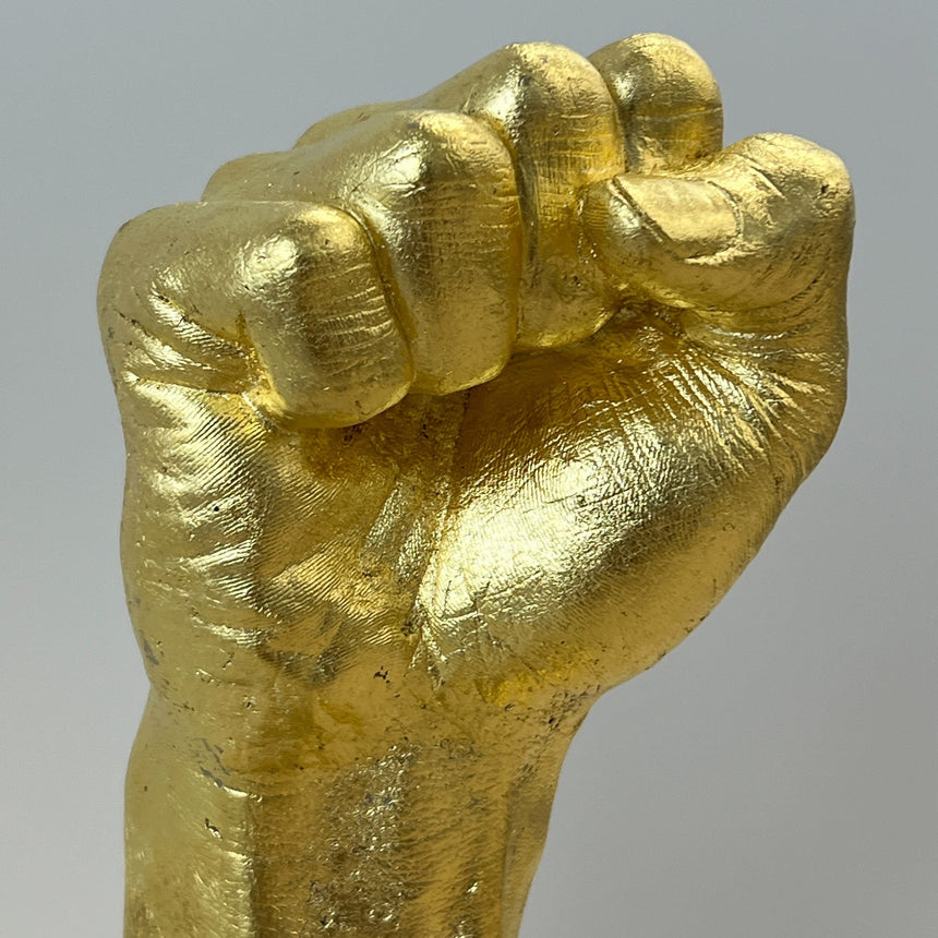 SIGNED GOLD LEAF FIST TROPHY 【DOME】＜受付期間：～5/17＞
