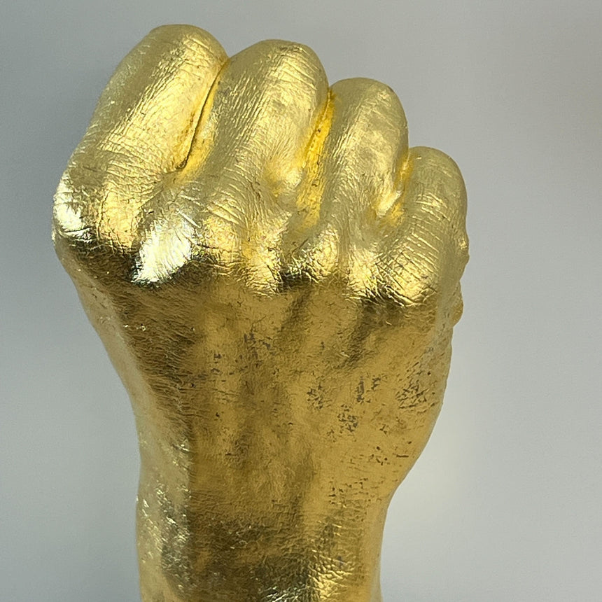 SIGNED GOLD LEAF FIST TROPHY 【DOME】＜受付期間：～5/17＞